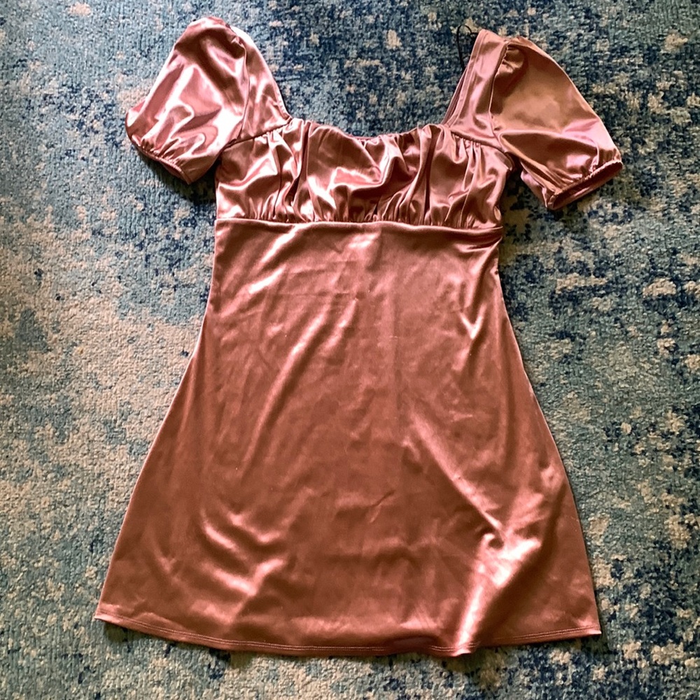 Silk pink mini dress, with princess sleeves